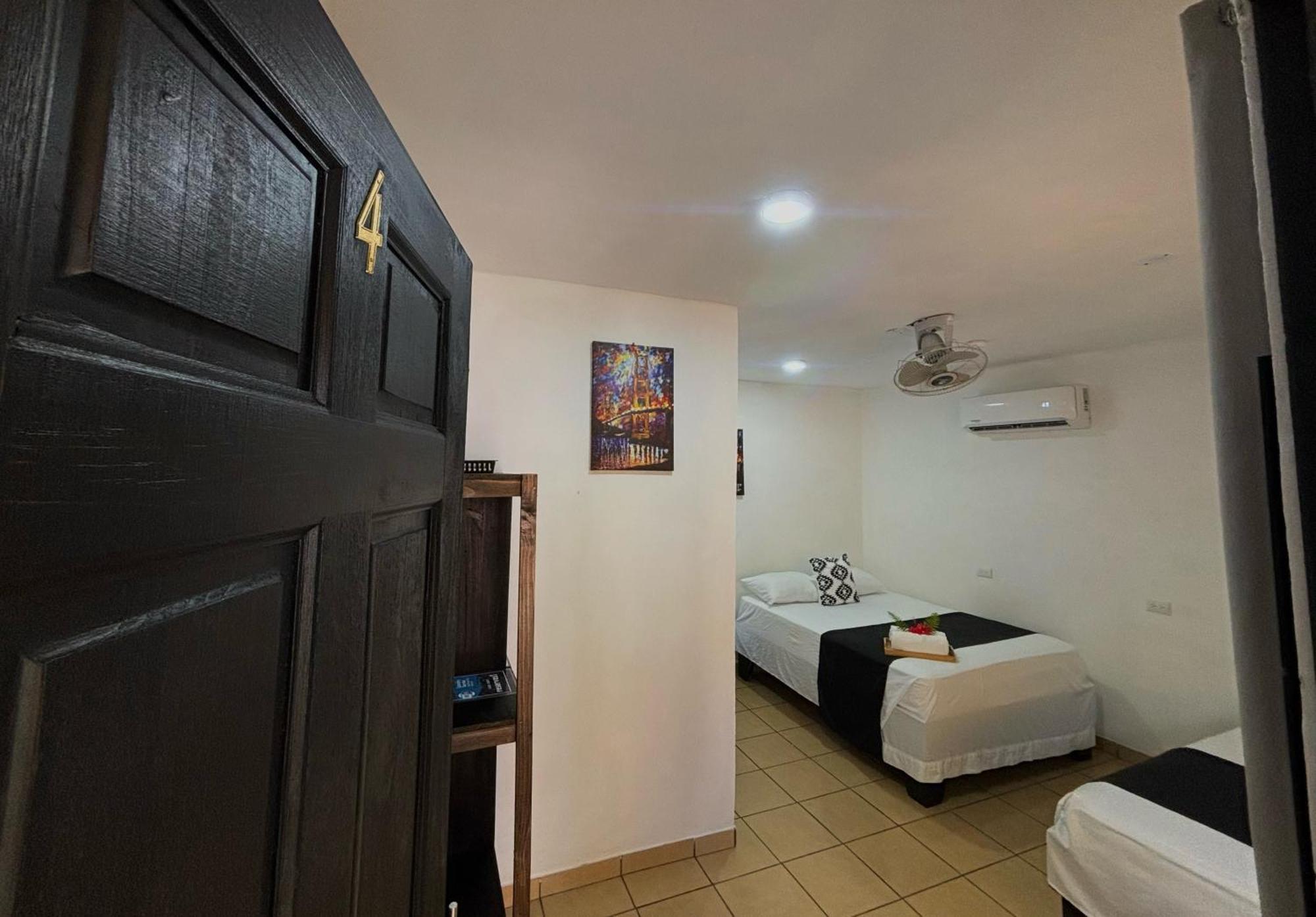 Carey Lodging Тортугеро Номер фото